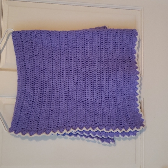 Handmade crocheted baby blanket - Picture 1 of 2